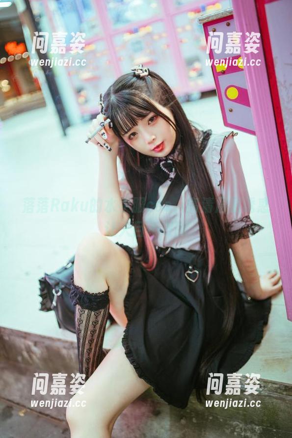 落落Raku的水手服cos，高清层层诱惑让人目不暇接