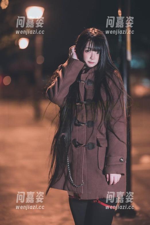 莫名想夸夸落落Raku的这组蕾丝无圣光写真，真的，有点意思哦。
