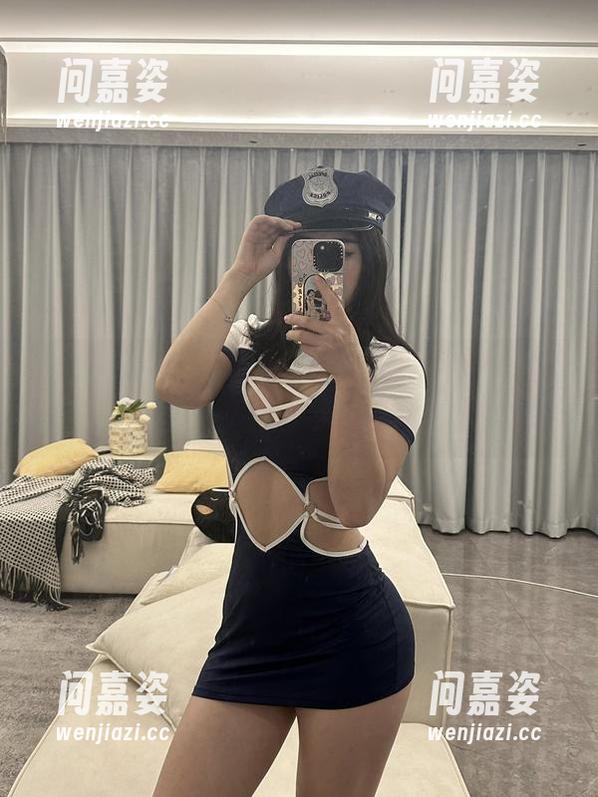 詹詹 微密圈 - 泳池、蓝色比基尼,还有詹詹,等一下,我是不是也该找个泳圈了?