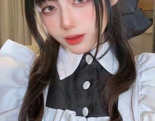 分享一下阿九从不咕咕的学姐写真集，虽然不是所有镜头都拍到点上，但就是有种让人放松的气息。