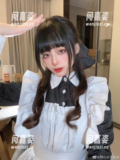 分享一下阿九从不咕咕的学姐写真集，虽然不是所有镜头都拍到点上，但就是有种让人放松的气息。