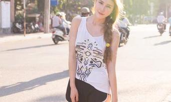 青豆客 – 看施忆佳的新水手服图包，怎么说呢，就是一股清新的少女气息和微微的挑逗。