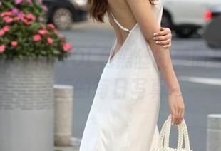 魔镜街拍 – 白领OL和黑丝的美丽相遇：婷婷的每日写真