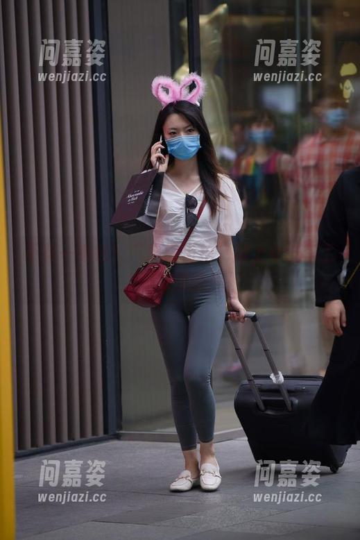 不花一毛钱！“魔镜街拍”献上女洗车工的高清图片