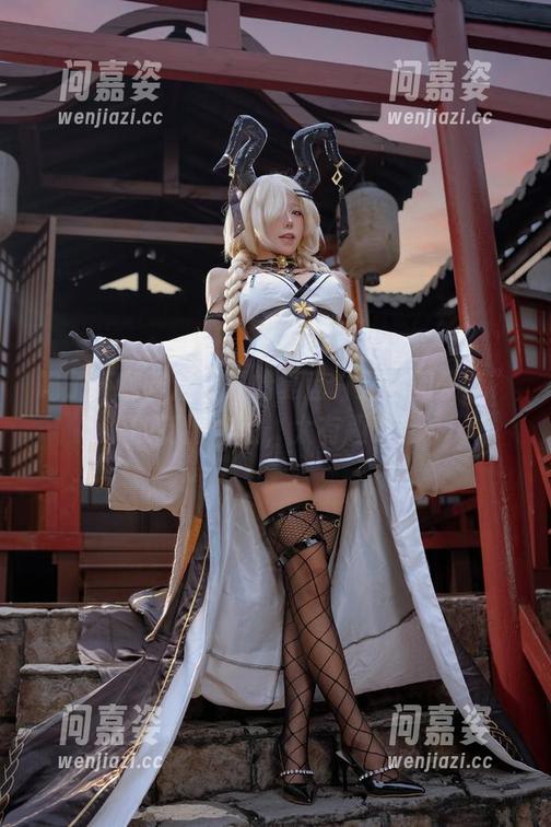 喝了杯咖啡后我开始复盘“黏黏团子兔”的制服作品，太有趣啦！